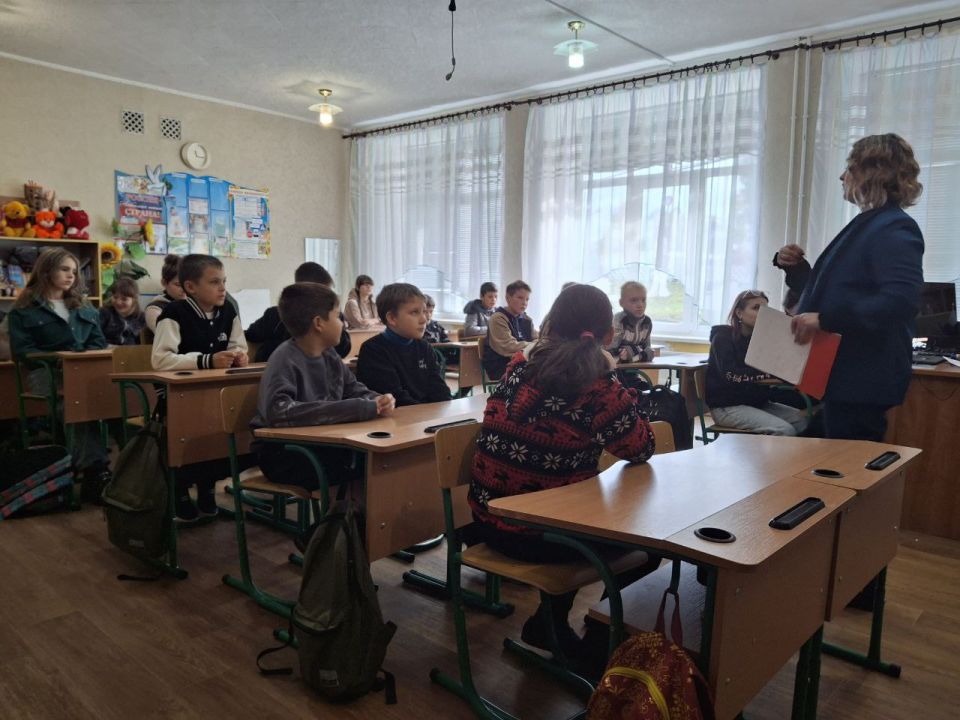 Сегодня, специалистами городского дворца культуры проведена информационная беседа «Поведение в общественных местах» для школьников ЛСШ №2 Сегодня, специалистами городского дворца культуры проведена информационная беседа «Поведение в общественных местах» для школьников ЛСШ №2