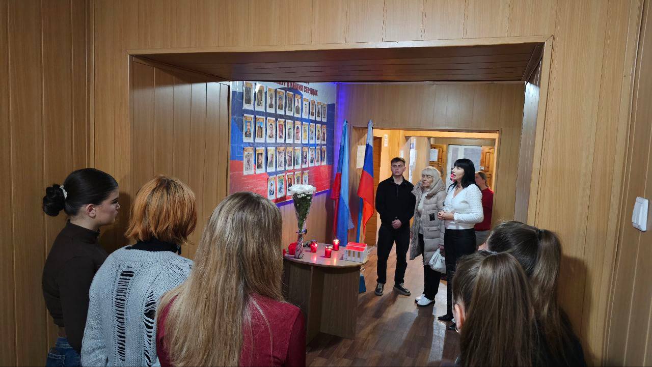 Сегодня в отделе жизнеобеспечения пгт Дзержинский прошла трогательная церемония памяти, посвящённая годовщине со дня гибели Героя – участника специальной военной операции, военнослужащего армии Российской Федерации –... Сегодня в отделе жизнеобеспечения пгт Дзержинский прошла трогательная церемония памяти, посвящённая годовщине со дня гибели Героя – участника специальной военной операции, военнослужащего армии Российской Федерации –...