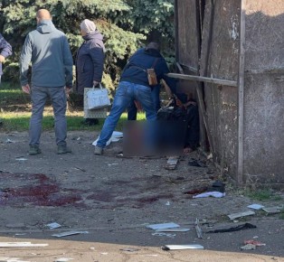 Теракт в Луганске. Прохожий пнул колонку с украинской музыкой и лишился ноги