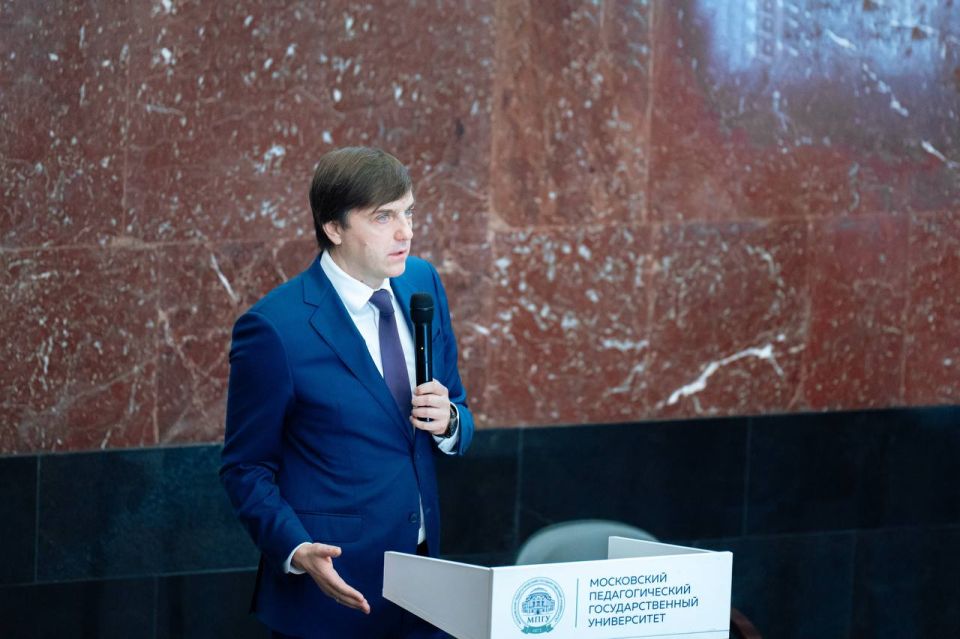 Делегация ЛНР принимает участие во Всероссийском форуме «Государственная политика в гуманитарной сфере: воспитание Победой» Делегация ЛНР принимает участие во Всероссийском форуме «Государственная политика в гуманитарной сфере: воспитание Победой»