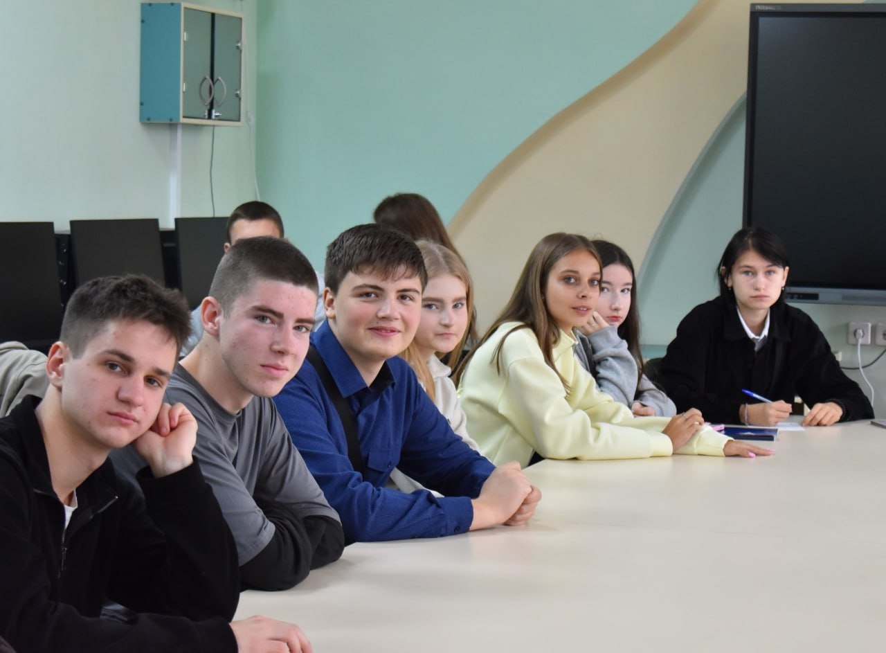 Ученики Лутугинской средней школы №2 посетили педагогический университет Ученики Лутугинской средней школы №2 посетили педагогический университет