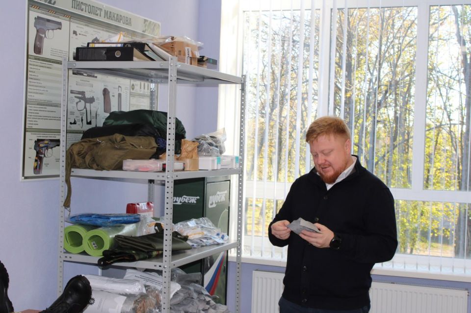 В ходе рабочей поездки министр образования и науки ЛНР Кусов Иван Сергеевич вместе с главой Белокуракинского округа Ольгой Кучерявой посетил Павловскую школу № 12 В ходе рабочей поездки министр образования и науки ЛНР Кусов Иван Сергеевич вместе с главой Белокуракинского округа Ольгой Кучерявой посетил Павловскую школу № 12