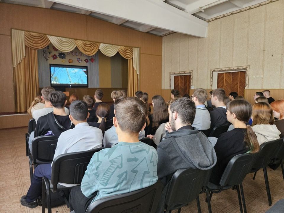 Транспортные полицейские и прокуроры провели в Луганске профилактические мероприятия для школьников Транспортные полицейские и прокуроры провели в Луганске профилактические мероприятия для школьников