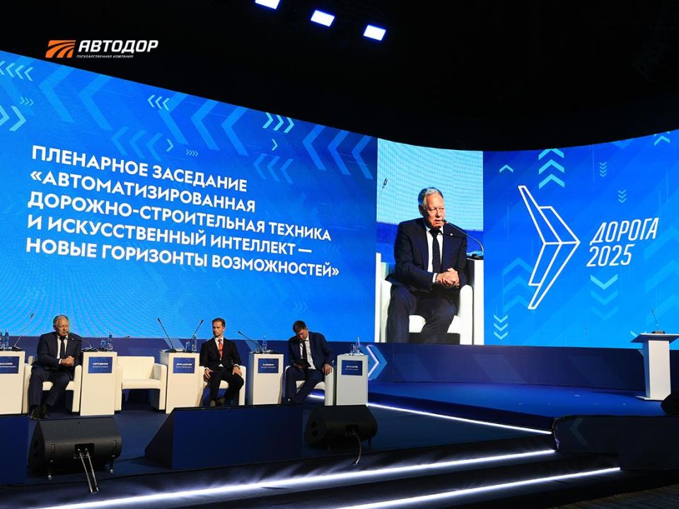 Итоги третьего дня участия Госкомпании «Автодор» в международной специализированной выставке «Дорога 2025» Итоги третьего дня участия Госкомпании «Автодор» в международной специализированной выставке «Дорога 2025»