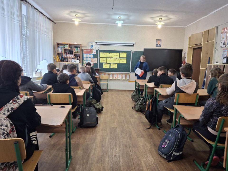 Сегодня, специалистами городского дворца культуры проведена информационная беседа «Поведение в общественных местах» для школьников ЛСШ №2 Сегодня, специалистами городского дворца культуры проведена информационная беседа «Поведение в общественных местах» для школьников ЛСШ №2