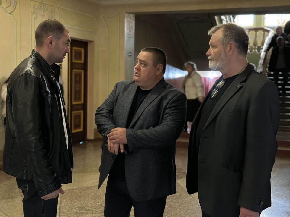 Андрей Рубанцов: Сегодня посетил Дом культуры им. Горького в пгт Ясеновский и поздравил жителей посёлка с окончанием ремонтных работ кровли Дома культуры Андрей Рубанцов: Сегодня посетил Дом культуры им. Горького в пгт Ясеновский и поздравил жителей посёлка с окончанием ремонтных работ кровли Дома культуры