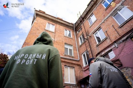 Молодежка Народного фронта ЛНР помогает пострадавшим от пожара на ул. Шевченко в Луганске