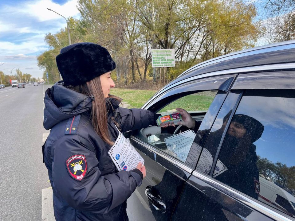 Сотрудники Центра ДиТН, ПБДД ГИБДД МВД по Луганской Народной Республике поздравили водителей с предстоящим праздником «Днем автомобилиста»! Сотрудники Центра ДиТН, ПБДД ГИБДД МВД по Луганской Народной Республике поздравили водителей с предстоящим праздником «Днем автомобилиста»!