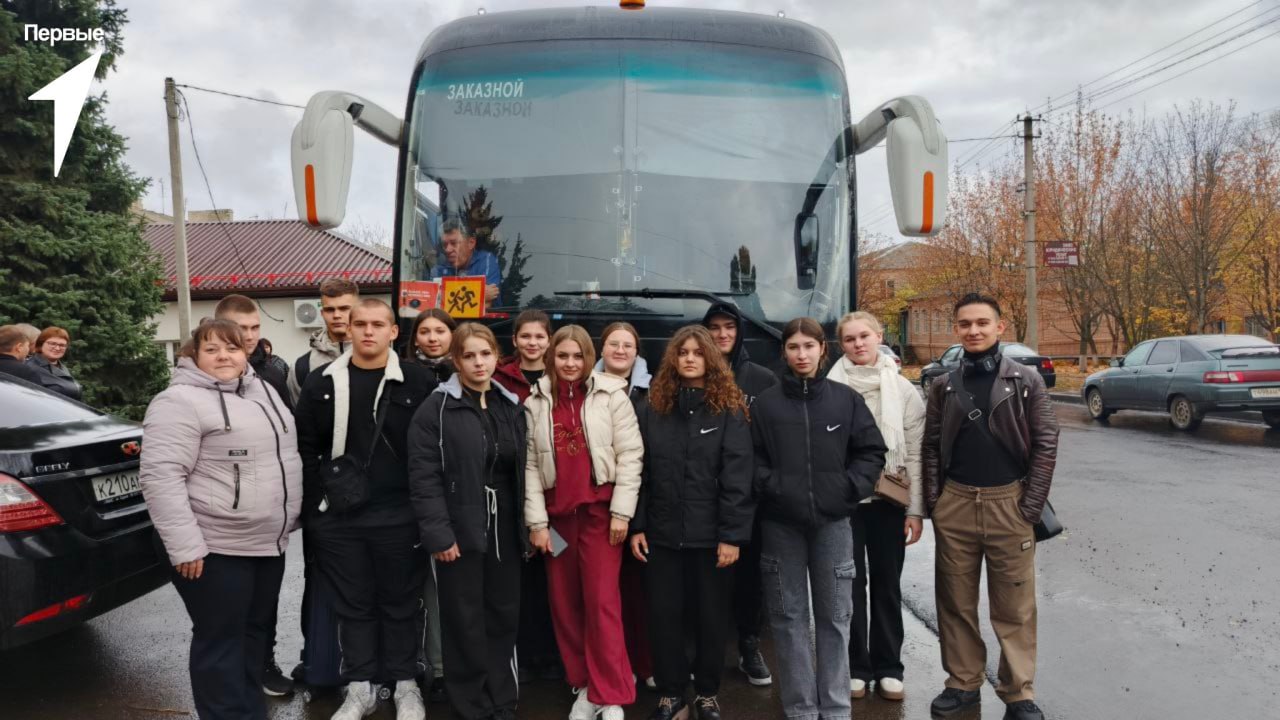35 активистов Движения Первых Меловского муниципального округа оправились в туристический маршрут «Лица Победы» в рамках программы от Росмолодёжи «Больше чем путешествие» 35 активистов Движения Первых Меловского муниципального округа оправились в туристический маршрут «Лица Победы» в рамках программы от Росмолодёжи «Больше чем путешествие»