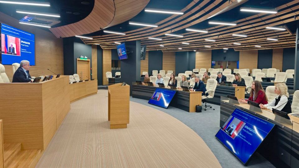 Делегация Аппарата Народного Совета ЛНР изучила опыт коллег из Мособлдумы Делегация Аппарата Народного Совета ЛНР изучила опыт коллег из Мособлдумы