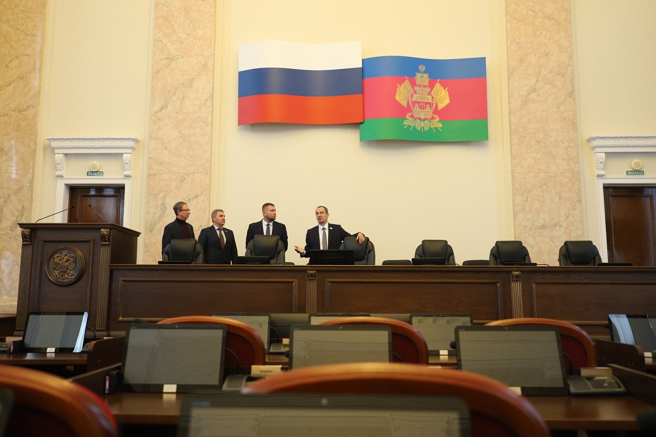 Денис Мирошниченко встретился с Председателем Законодательного Собрания Краснодарского края Юрием Бурлачко Денис Мирошниченко встретился с Председателем Законодательного Собрания Краснодарского края Юрием Бурлачко
