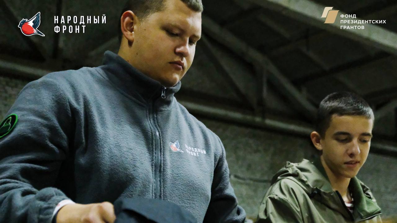 Молодёжка Народного фронта активно продолжает свою работу на гуманитарном складе РИК НФ ЛНР Молодёжка Народного фронта активно продолжает свою работу на гуманитарном складе РИК НФ ЛНР