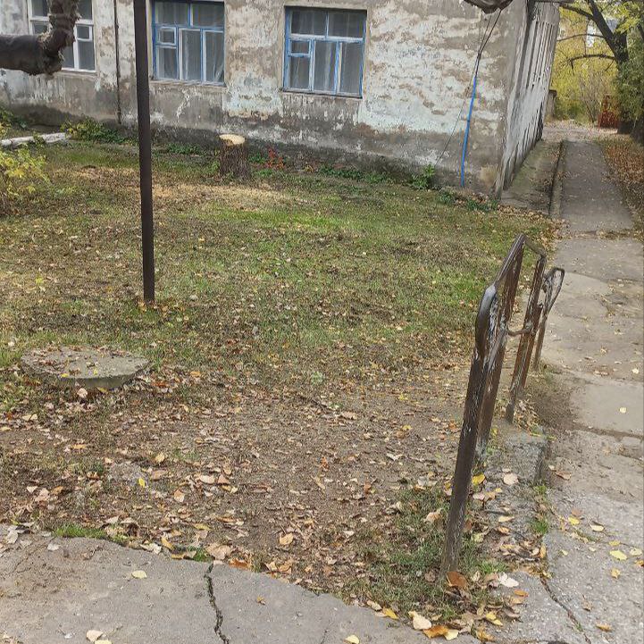Луганский филиал управляющей компании активно ведёт работы по благоустройству дворов Луганский филиал управляющей компании активно ведёт работы по благоустройству дворов