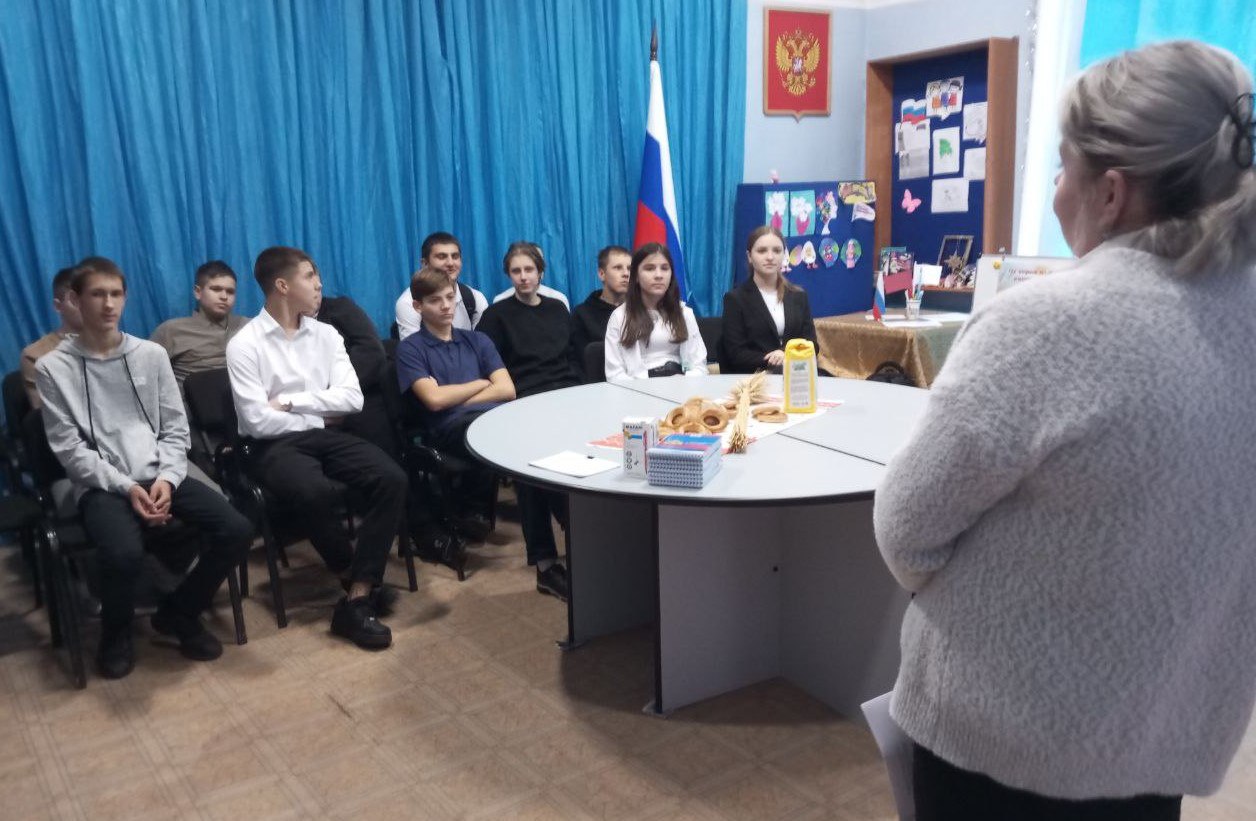 В Белокуракинском краеведческом музее прошла профориентационная лекция с элементами интерактива «Слава миру на Земле! Слава хлебу на столе!» для учащихся 10 класса БСШ № 1 В Белокуракинском краеведческом музее прошла профориентационная лекция с элементами интерактива «Слава миру на Земле! Слава хлебу на столе!» для учащихся 10 класса БСШ № 1