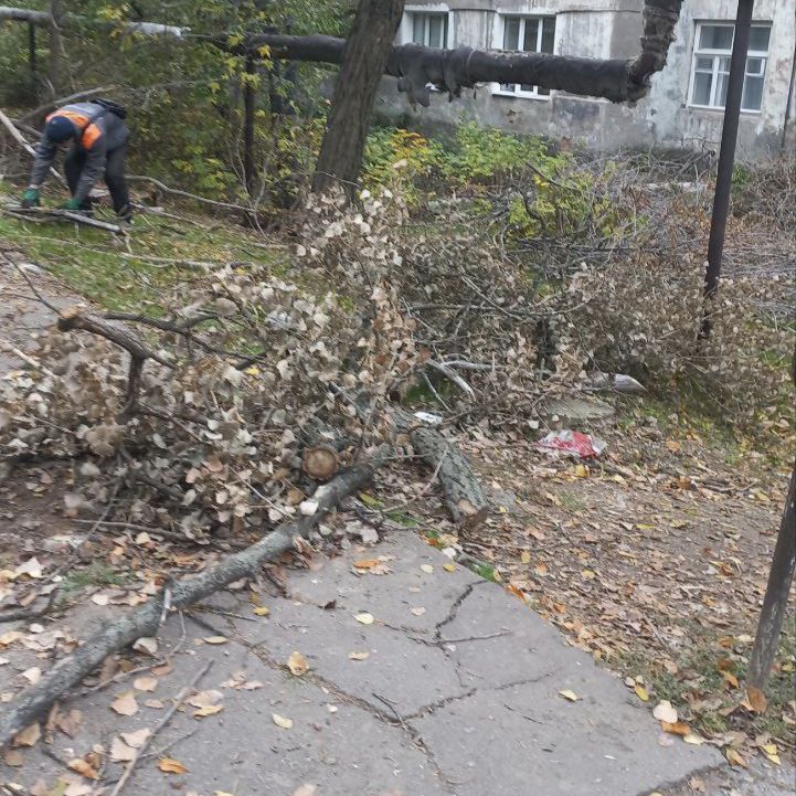 Луганский филиал управляющей компании активно ведёт работы по благоустройству дворов Луганский филиал управляющей компании активно ведёт работы по благоустройству дворов