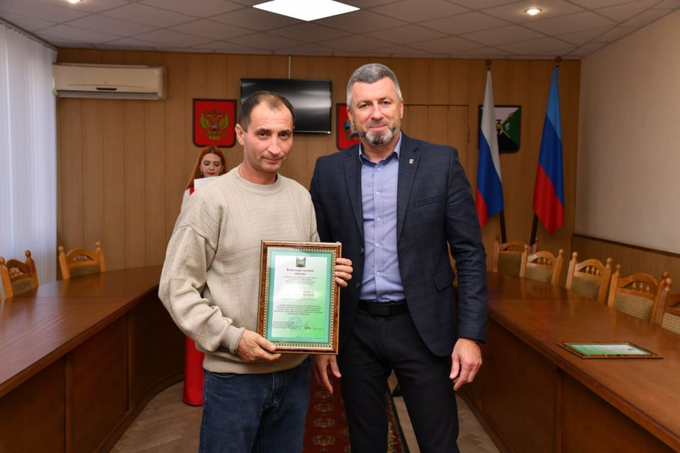 Андрей Сухачев: В преддверии профессионального праздника – Дня автомобилиста – поздравили работников автомобильной отрасли и вручили им благодарственные письма Андрей Сухачев: В преддверии профессионального праздника – Дня автомобилиста – поздравили работников автомобильной отрасли и вручили им благодарственные письма