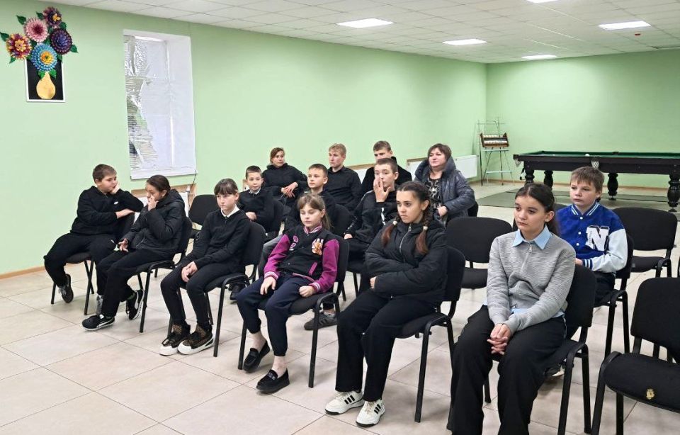 24 октября в Лозно – Александровском ПДК состоялась познавательная программа «Участники СВО - герои нашего времени» 24 октября в Лозно – Александровском ПДК состоялась познавательная программа «Участники СВО - герои нашего времени»