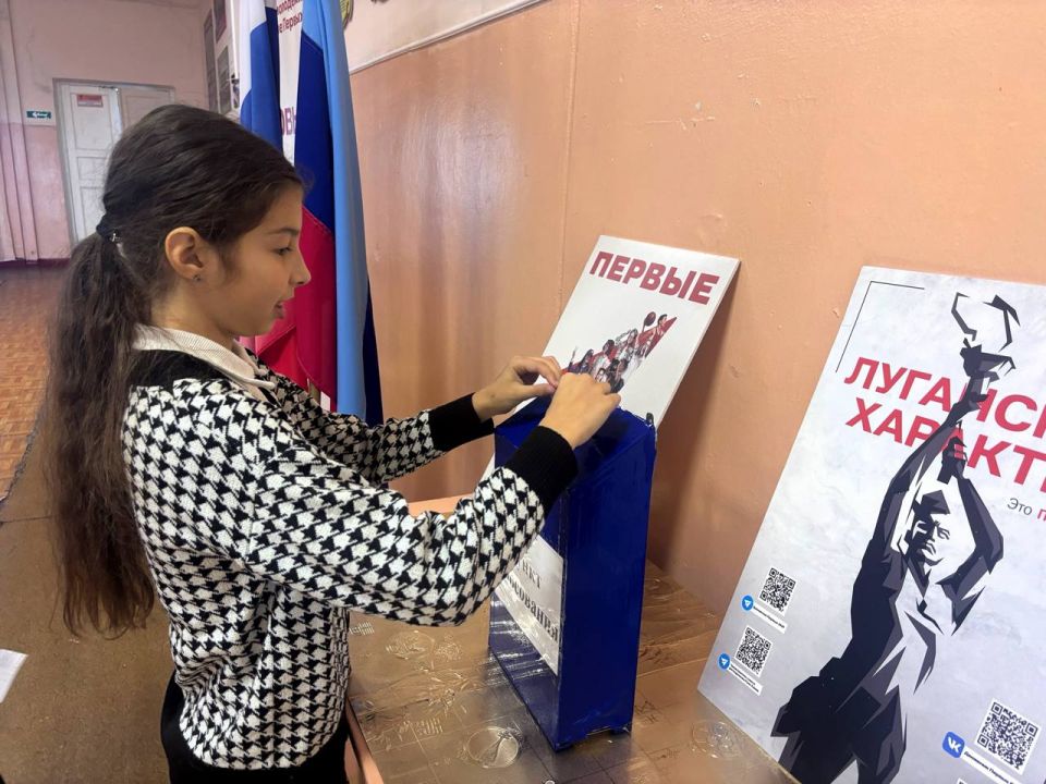 В Ровеньковской школе №12 состоялись выборы Президента! В Ровеньковской школе №12 состоялись выборы Президента!