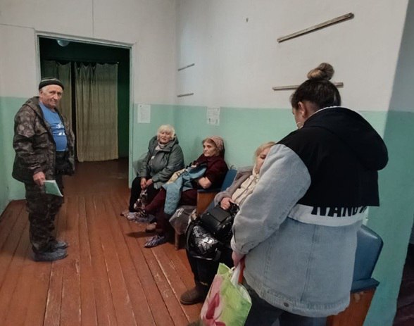 В поселке Северо - Гундоровский жителей принимали врачи из Краснодонской центральной городской многопрофильной больницы