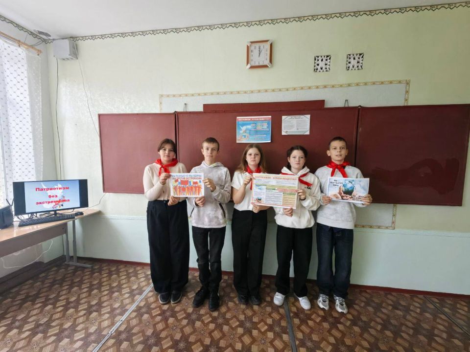 В рамках Недели правовых знаний, противодействия терроризму и экстремизму в Ровеньковских школах прошли тематические мероприятия В рамках Недели правовых знаний, противодействия терроризму и экстремизму в Ровеньковских школах прошли тематические мероприятия