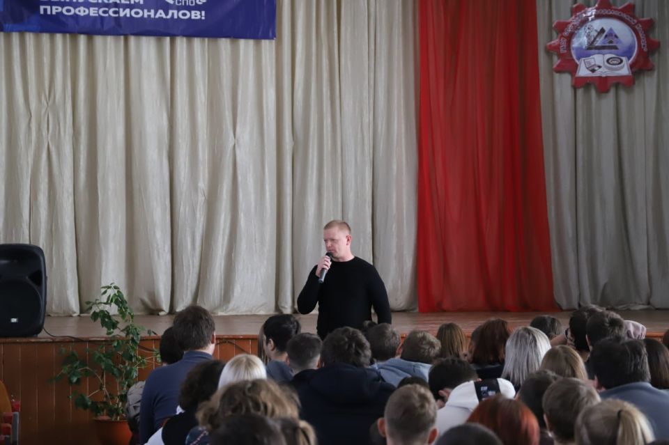 111Представитель Центра по противодействию экстремизму регионального МВД пообщался со студентами на тему экстремизма 111Представитель Центра по противодействию экстремизму регионального МВД пообщался со студентами на тему экстремизма