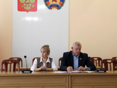 Владимир Шавлай: Сегодня провел XL заседание Совета Краснодонского муниципального округа I созыва, на котором депутаты рассмотрели и утвердили несколько значимых решений