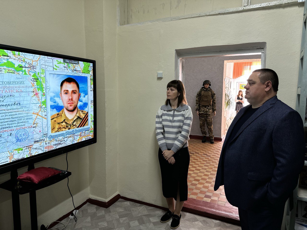 Сегодня Глава городского округа город Ровеньки Андрей Рубанцов посетил музей боевой и трудовой славы «Память» в Ясеновской гимназии им. Ю.В. Стеценко Сегодня Глава городского округа город Ровеньки Андрей Рубанцов посетил музей боевой и трудовой славы «Память» в Ясеновской гимназии им. Ю.В. Стеценко