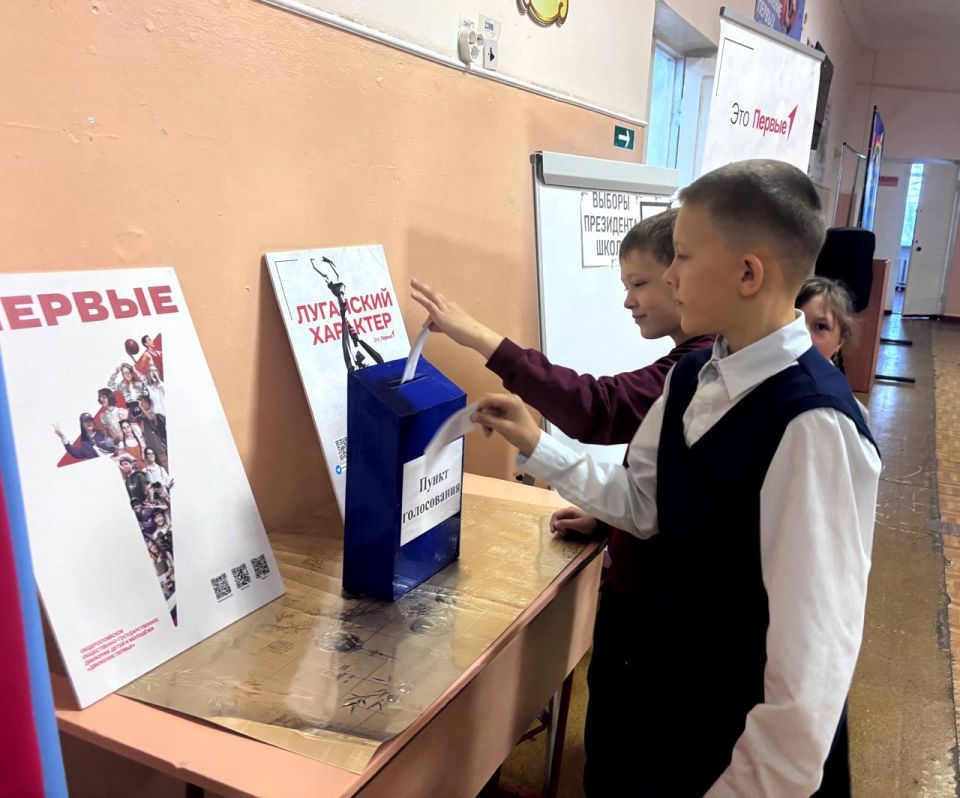 В Ровеньковской школе №12 состоялись выборы Президента! В Ровеньковской школе №12 состоялись выборы Президента!
