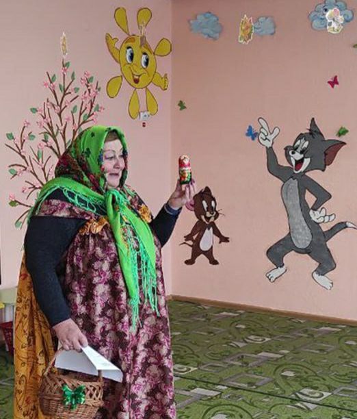 День русской матрёшки.. В рамках парт проекта «Культура малой Родины» активистка партии «Единая Россия», сотрудница Литвиновского СДК Светлана Капаций организовала для детей детского сада «Успех» игровую программу «В гости к... День русской матрёшки.. В рамках парт проекта «Культура малой Родины» активистка партии «Единая Россия», сотрудница Литвиновского СДК Светлана Капаций организовала для детей детского сада «Успех» игровую программу «В гости к...