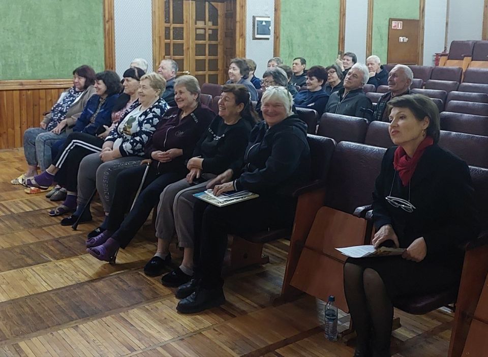 Сотрудники библиотеки пгт. Ясеновский провели душевный литературно-поэтический час «Живут в моем сердце стихи» Сотрудники библиотеки пгт. Ясеновский провели душевный литературно-поэтический час «Живут в моем сердце стихи»