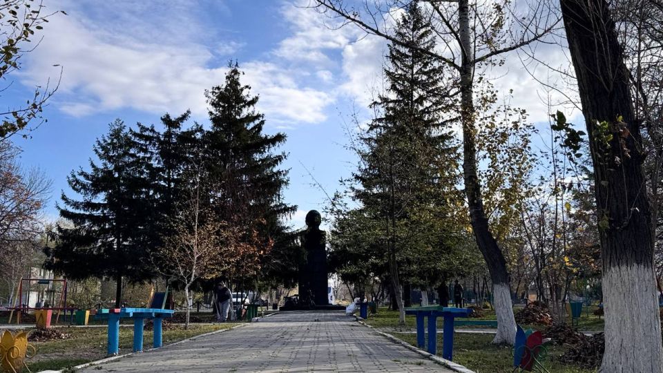 Сегодня в пгт Дзержинский прошел субботник, организованный сотрудниками отдела жизнеобеспечения пгт Дзержинский, активистами первичного отделения №22 г. Ровеньки всероссийской политической партии «Единая Россия» , с... Сегодня в пгт Дзержинский прошел субботник, организованный сотрудниками отдела жизнеобеспечения пгт Дзержинский, активистами первичного отделения №22 г. Ровеньки всероссийской политической партии «Единая Россия» , с...