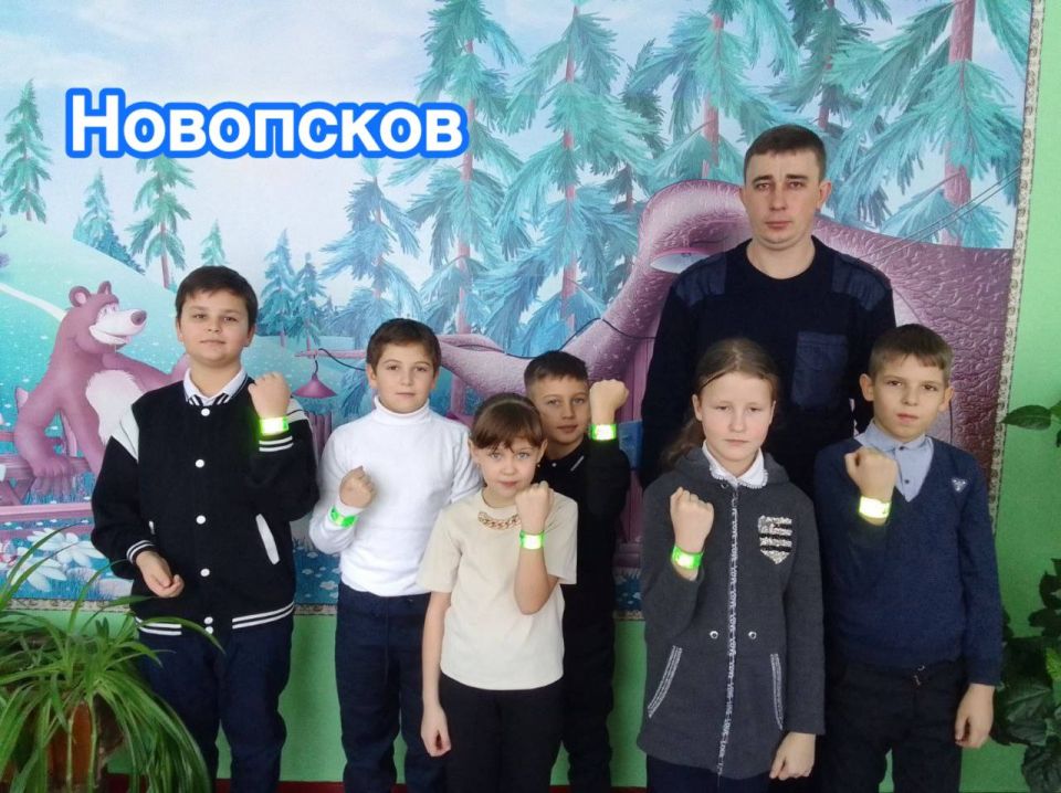 Сотрудники Госавтоинспекции ЛНР провели беседы об обязательном применении световозвращающих элементов детьми в ночное время суток Сотрудники Госавтоинспекции ЛНР провели беседы об обязательном применении световозвращающих элементов детьми в ночное время суток