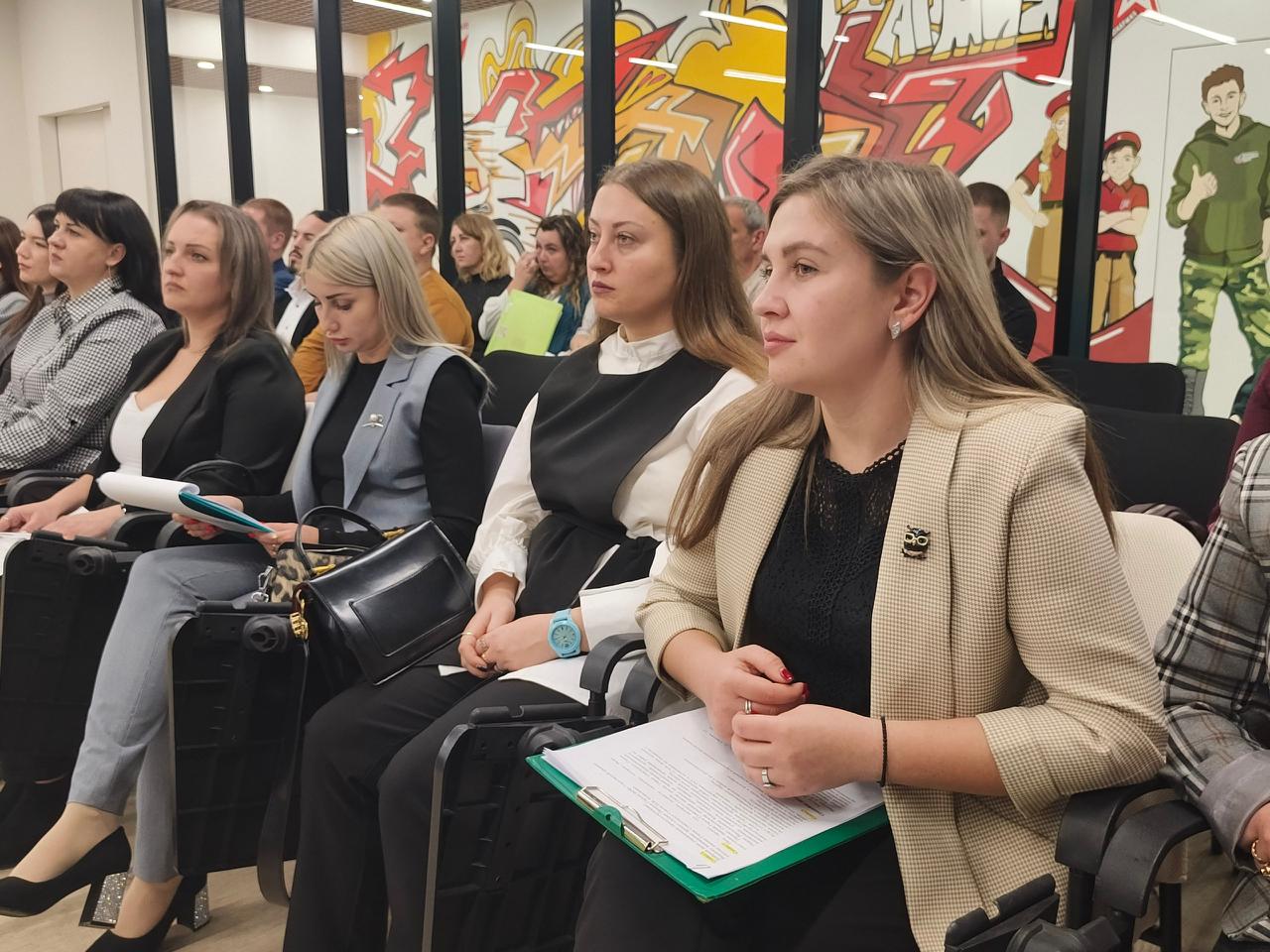 Финалисты третьего республиканского конкурса «Новая Республика — руками молодежи» представили свои работы на защите в Луганске