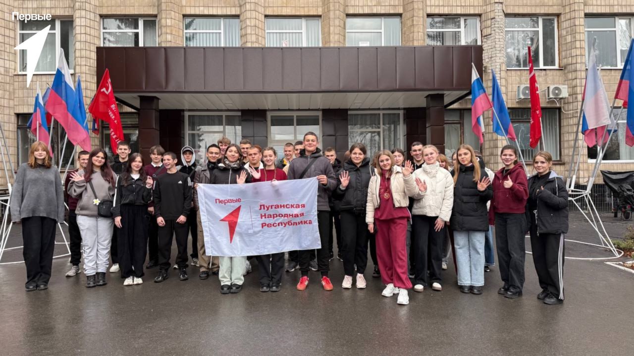 35 активистов Движения Первых Меловского муниципального округа оправились в туристический маршрут «Лица Победы» в рамках программы от Росмолодёжи «Больше чем путешествие»