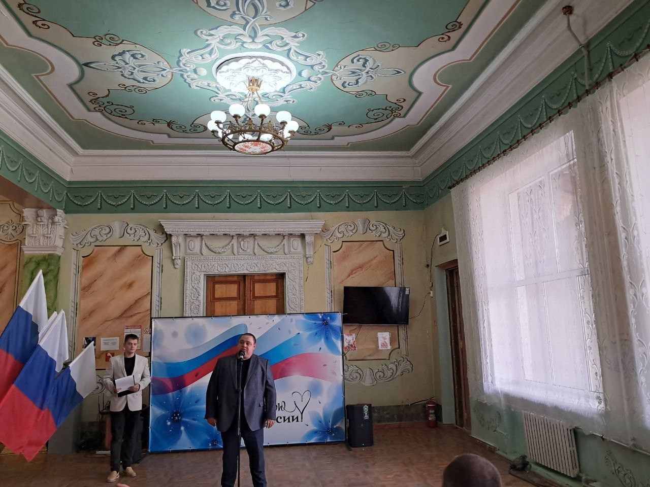В доме культуры им. Горького пгт Ясеновский состоялось торжественное мероприятие по подведению итогов ремонтных кровельных работ В доме культуры им. Горького пгт Ясеновский состоялось торжественное мероприятие по подведению итогов ремонтных кровельных работ