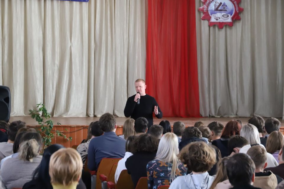 111Представитель Центра по противодействию экстремизму регионального МВД пообщался со студентами на тему экстремизма 111Представитель Центра по противодействию экстремизму регионального МВД пообщался со студентами на тему экстремизма