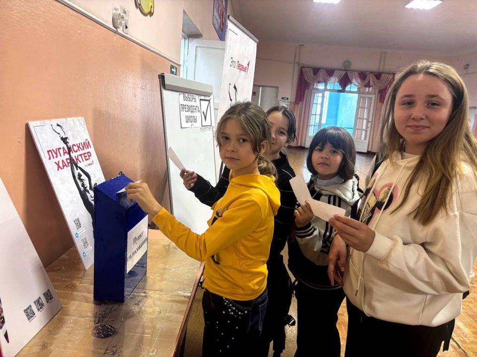 В Ровеньковской школе №12 состоялись выборы Президента! В Ровеньковской школе №12 состоялись выборы Президента!