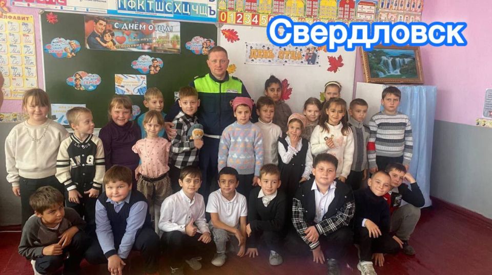 Сотрудники Госавтоинспекции ЛНР провели беседы об обязательном применении световозвращающих элементов детьми в ночное время суток Сотрудники Госавтоинспекции ЛНР провели беседы об обязательном применении световозвращающих элементов детьми в ночное время суток