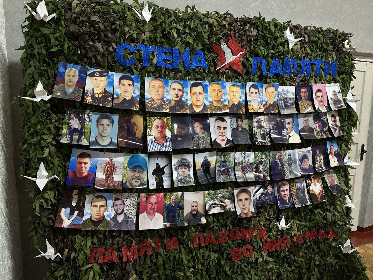Сегодня Глава городского округа город Ровеньки Андрей Рубанцов посетил музей боевой и трудовой славы «Память» в Ясеновской гимназии им. Ю.В. Стеценко Сегодня Глава городского округа город Ровеньки Андрей Рубанцов посетил музей боевой и трудовой славы «Память» в Ясеновской гимназии им. Ю.В. Стеценко