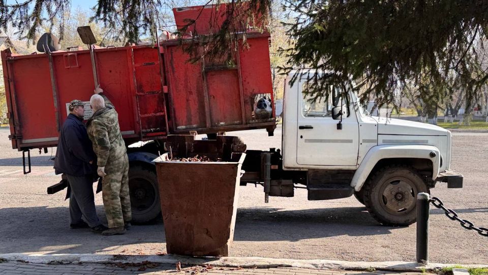 Сегодня в пгт Дзержинский прошел субботник, организованный сотрудниками отдела жизнеобеспечения пгт Дзержинский, активистами первичного отделения №22 г. Ровеньки всероссийской политической партии «Единая Россия» , с... Сегодня в пгт Дзержинский прошел субботник, организованный сотрудниками отдела жизнеобеспечения пгт Дзержинский, активистами первичного отделения №22 г. Ровеньки всероссийской политической партии «Единая Россия» , с...