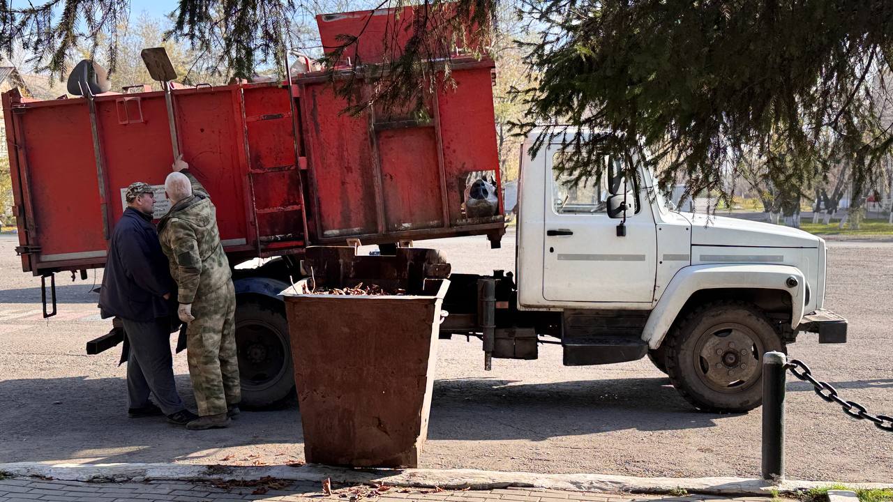 Сегодня в пгт Дзержинский прошел субботник, организованный сотрудниками отдела жизнеобеспечения пгт Дзержинский, активистами первичного отделения №22 г. Ровеньки всероссийской политической партии «Единая Россия» , с... Сегодня в пгт Дзержинский прошел субботник, организованный сотрудниками отдела жизнеобеспечения пгт Дзержинский, активистами первичного отделения №22 г. Ровеньки всероссийской политической партии «Единая Россия» , с...