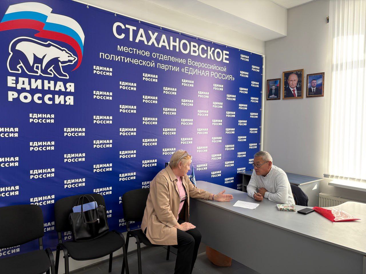 В Стаханове прошел прием для семей участников СВО по юридическим вопросам