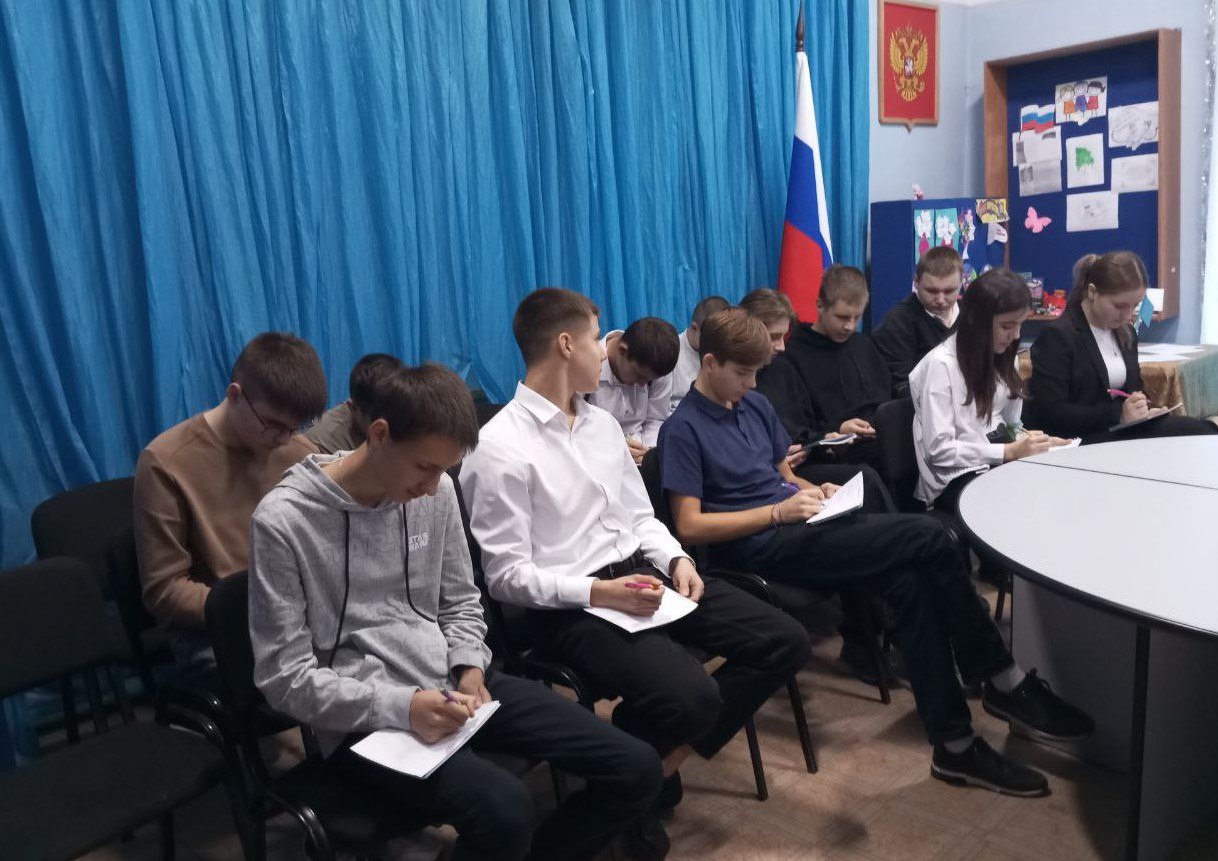 В Белокуракинском краеведческом музее прошла профориентационная лекция с элементами интерактива «Слава миру на Земле! Слава хлебу на столе!» для учащихся 10 класса БСШ № 1 В Белокуракинском краеведческом музее прошла профориентационная лекция с элементами интерактива «Слава миру на Земле! Слава хлебу на столе!» для учащихся 10 класса БСШ № 1