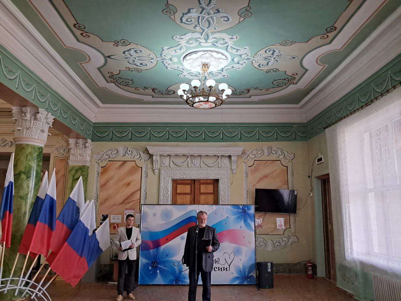 В доме культуры им. Горького пгт Ясеновский состоялось торжественное мероприятие по подведению итогов ремонтных кровельных работ В доме культуры им. Горького пгт Ясеновский состоялось торжественное мероприятие по подведению итогов ремонтных кровельных работ