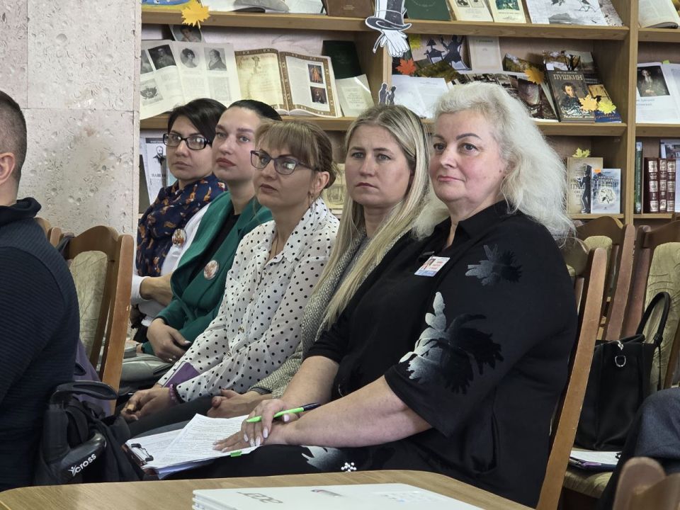 Руководство и члены Общественной палаты ЛНР приняли участие в заседании дискуссионного клуба на тему «Совершенствование законодательства в сфере некоммерческих организаций (НКО)», организованного Сенатором РФ от Луганской... Руководство и члены Общественной палаты ЛНР приняли участие в заседании дискуссионного клуба на тему «Совершенствование законодательства в сфере некоммерческих организаций (НКО)», организованного Сенатором РФ от Луганской...