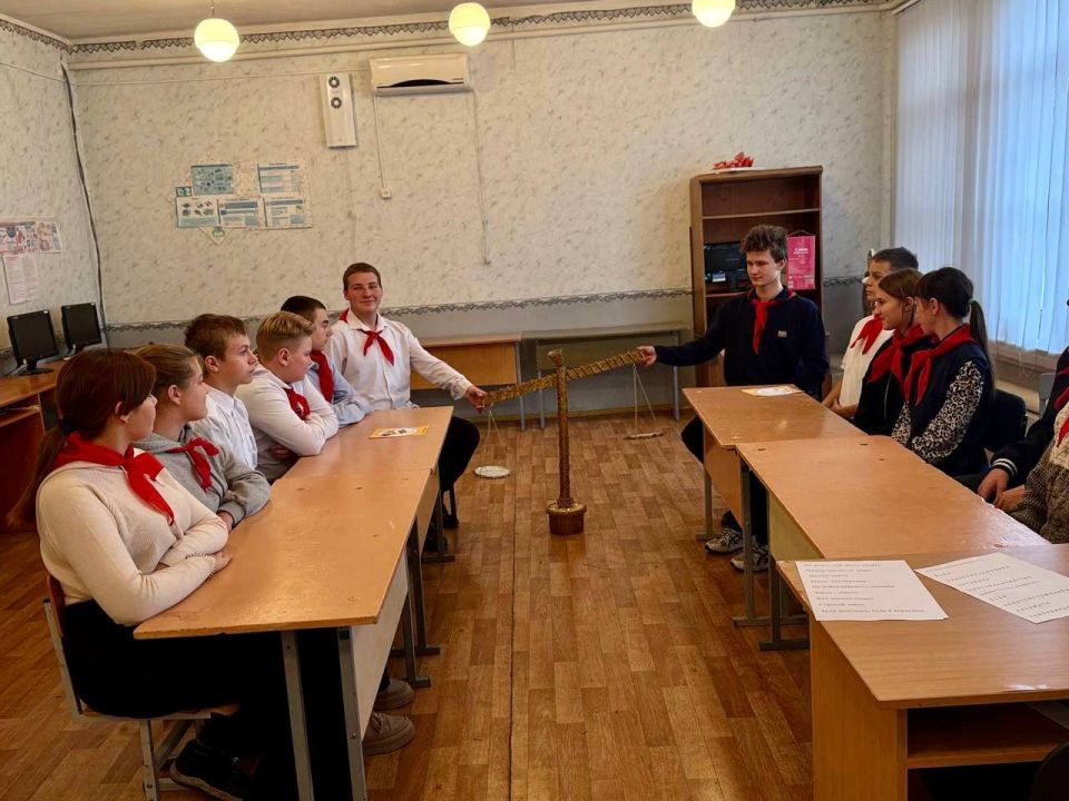 В рамках Недели правовых знаний, противодействия терроризму и экстремизму в Ровеньковских школах прошли тематические мероприятия В рамках Недели правовых знаний, противодействия терроризму и экстремизму в Ровеньковских школах прошли тематические мероприятия