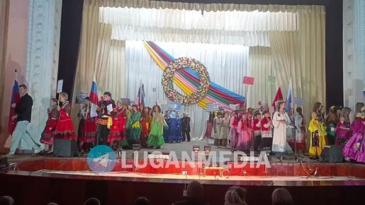 Танцевальный фестиваль, посвященный Дню народного единства, состоялся в Красном Луче
