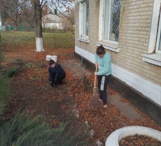 В поселке Поречье провели субботник