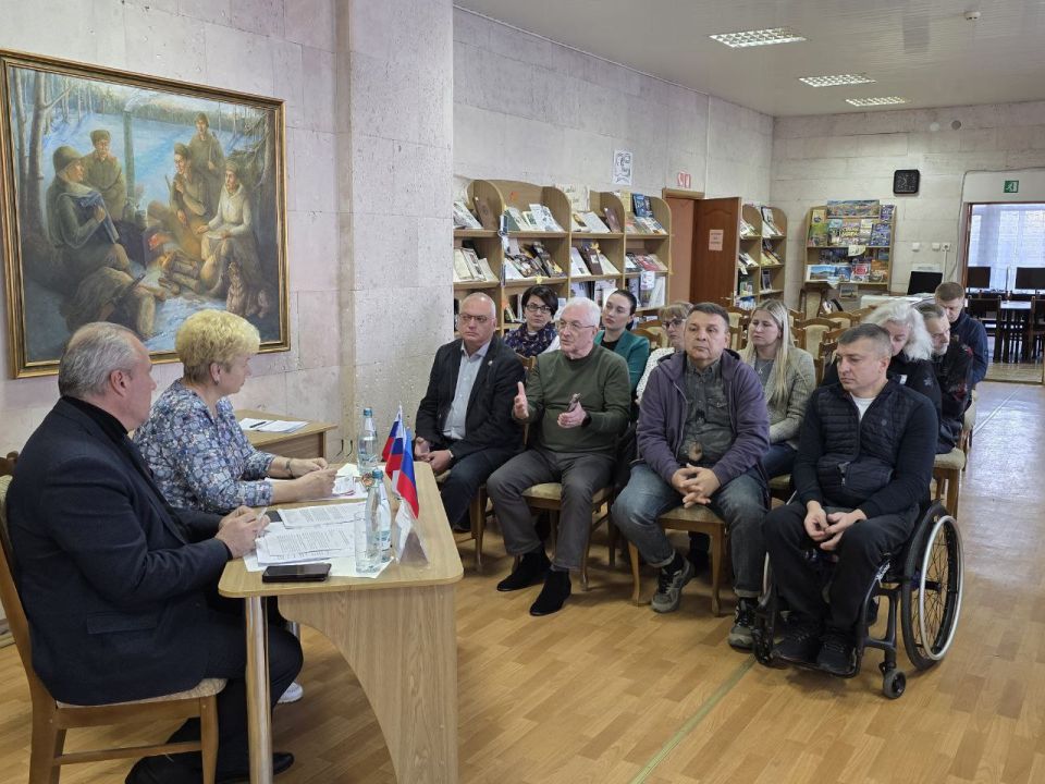 Руководство и члены Общественной палаты ЛНР приняли участие в заседании дискуссионного клуба на тему «Совершенствование законодательства в сфере некоммерческих организаций (НКО)», организованного Сенатором РФ от Луганской... Руководство и члены Общественной палаты ЛНР приняли участие в заседании дискуссионного клуба на тему «Совершенствование законодательства в сфере некоммерческих организаций (НКО)», организованного Сенатором РФ от Луганской...