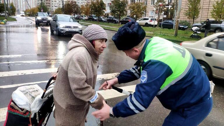 В Госавтоинспекции призвали пешеходов носить световозвращатели осенью